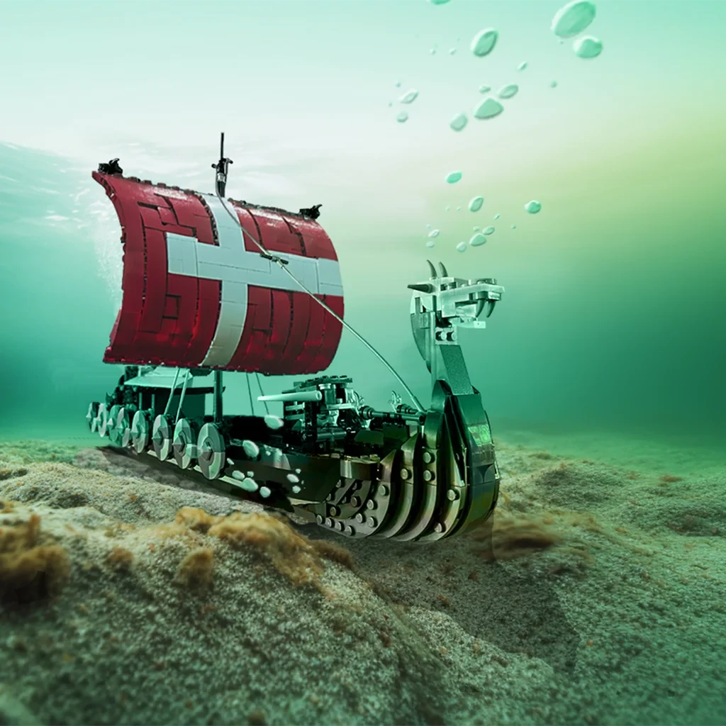 Léket kapott, elsüllyedt LEGO viking hajó, a vitorla dán zászló mintás